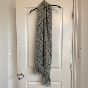 POM Amsterdam Knit Scarf Gray Speckled Fringe | Made in Italy